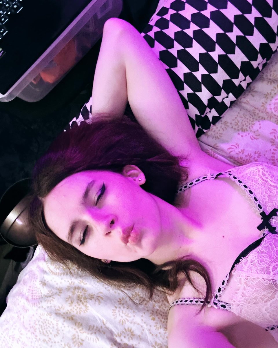 LoveLea001's tweet photo. Stream wuzz fun https://t.co/Relb2I6b8j