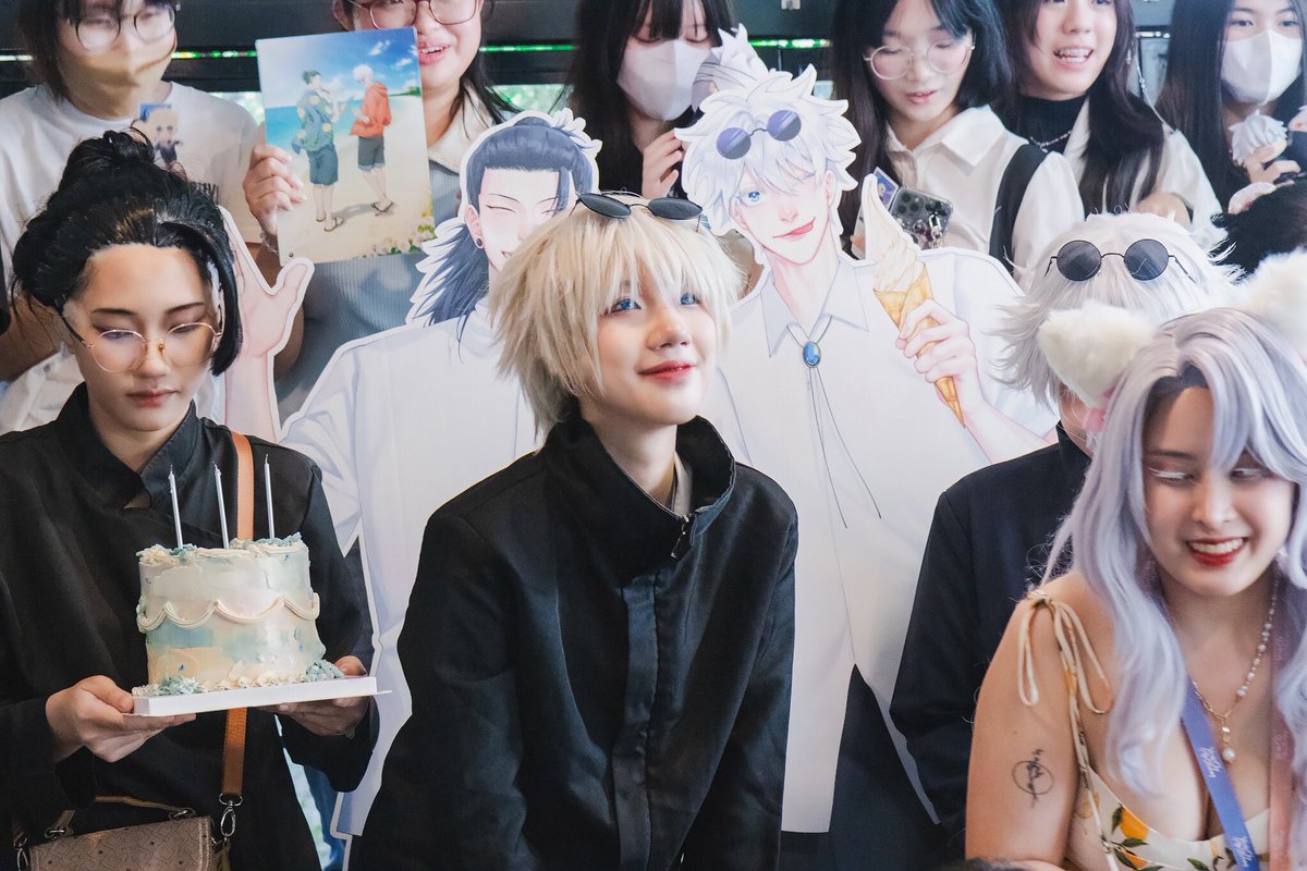 samoyed496's tweet photo. Some pictures I took with my PTG. I did a little bit retouching (mostly Suguru to clean the wig tape), if you don’t like them please tell me to delete them 🥰 #skynoceanGeGoCafe #GeGo #sugusato @gegocafeTH https://t.co/3jdyN6PKKV