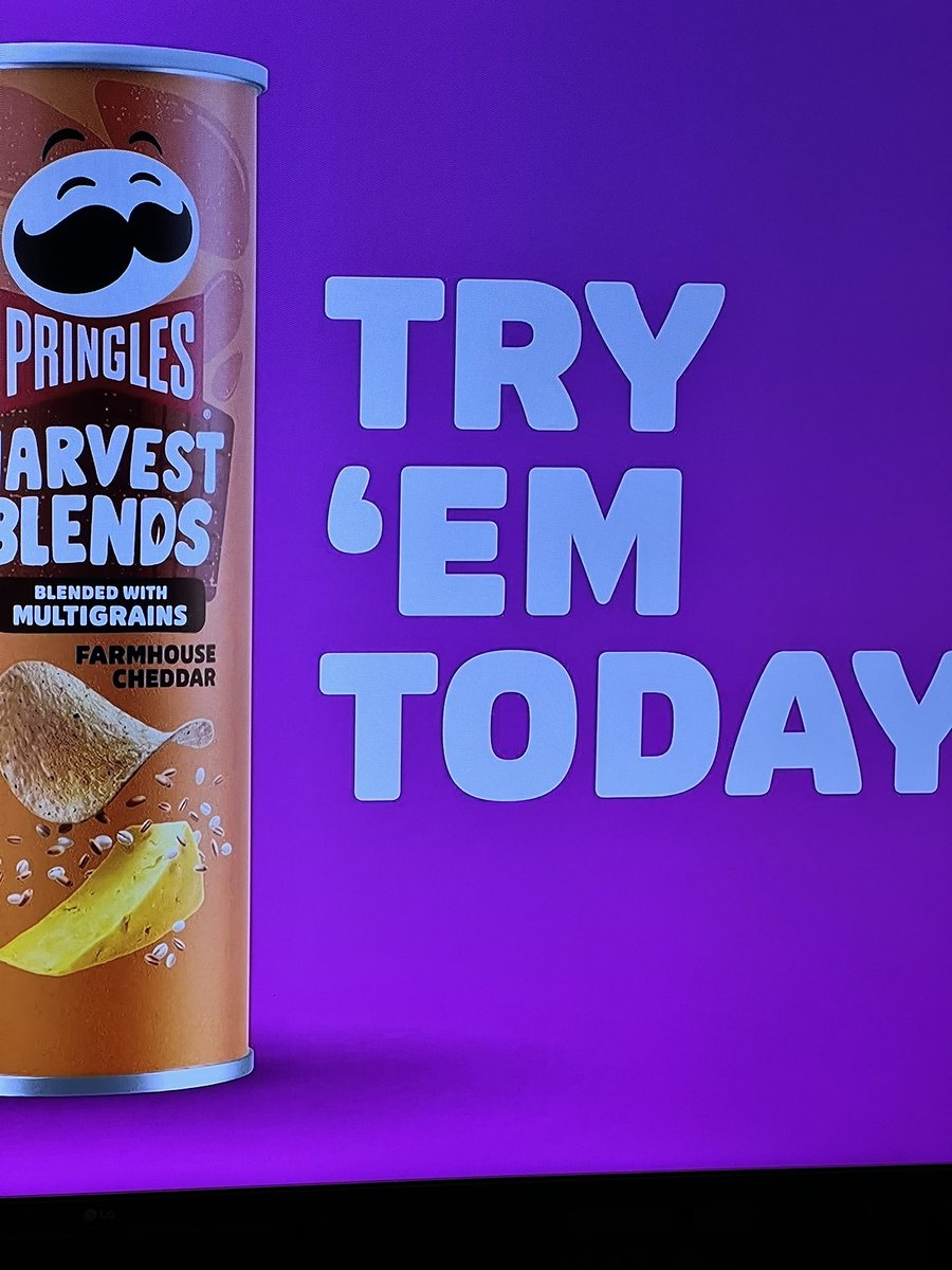 jimvujo's tweet image. Shame on @Pringles and their supposedly professional ad agency for using a single opening quotation mark instead of an apostrophe. #fontNerd