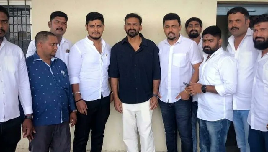 YuvaKarnataka_'s tweet photo. ಕೇವಲ 18 ದಿನಗಳಷ್ಟೇ ಬಾಕಿ..

ನಮ್ಮ ಯುವ ಕರ್ನಾಟಕ ವೇದಿಕೆಯ ಕಾರ್ಯಕ್ರಮದಲ್ಲಿ ನಮ್ಮೊಂದಿಗೆ ಕನ್ನಡದ ಡಿಜೆ ಹಾಡುಗಳಿಗೆ ಹೆಜ್ಜೆ ಹಾಕಲು 
ಕನ್ನಡದ ಖ್ಯಾತ ನಟರಾದ @Dhananjayaka ಅವರು ಬರಲಿದ್ದಾರೆ.

ನೀವೂ ಬರ್ತೀರಾ ಅಲ್ವಾ.. ✌🏻😍

ದಿನಾಂಕ :-24-02-2024
ಸಮಯ :- ಸಂಜೆ 05:30 ರಿಂದ
ಸ್ಥಳ :- ಕೋರಮಂಗಲ ಜ್ಯೋತಿ ನಿವಾಸ್ ಕಾಲೇಜು ಬಳಿ.. https://t.co/0qZAvPql9l