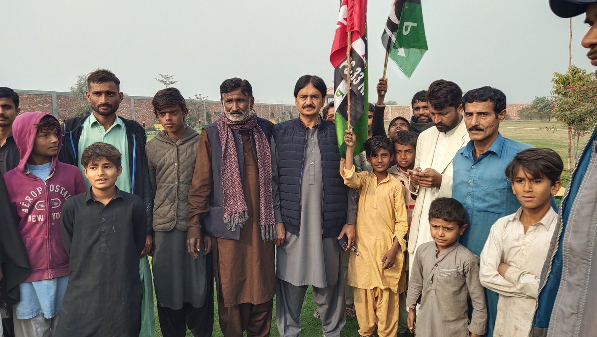 MunirChandioPPP's tweet photo. #چانڊيا_ھائوس_نوشھرو_فيروز
پي ايس 34 لاءِ پاڪستان پيپلز پارٽي اميدوار #ممتاز_علي_چانڊيو صاحب
اليڪشن مهم جي سلسلي ۾ #پي_ايس_34 جي مختلف برادرين سان ملاقاتن جو سلسلو جاري چانڊيا ھائوس نوشھرو فيروز تي
#InshaAllah #MPA #PS34 @mumtazchandiomp
@BBhuttoZardari
#VoteForPPP https://t.co/UkygL8GBYD
