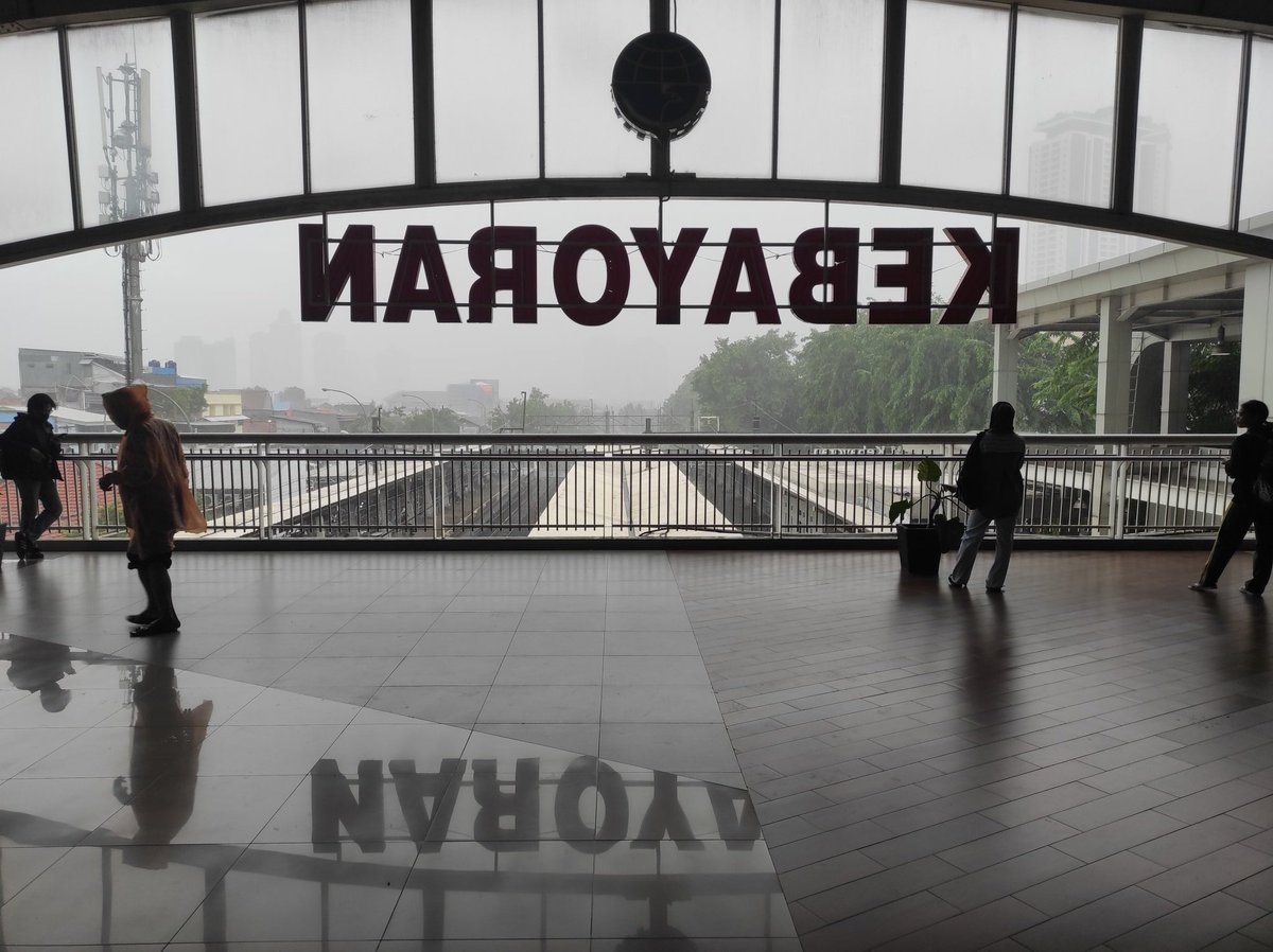 Bukan CommuterLine ! tweet media