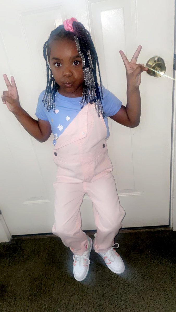 _OhSoNicole's tweet image. From this to this, hold on yall. I’m boutta cry 🥲♒️ #Feb6 #BirthdayTwinnn #MyFavoriteGirl 💜