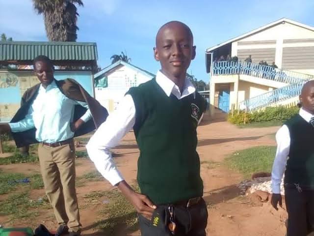 SignsTvKenya's tweet photo. Autopsy unveils cause of Form 1 Kilungu Boys High School student's death—contrary to earlier speculations of injuries from bullying, the results point to a different cause, citing an infection.
#Bensonomala #Oguda #Charles #CharlesIII #Ciku #Hussein #ibes # https://t.co/bXqtyCqFjo