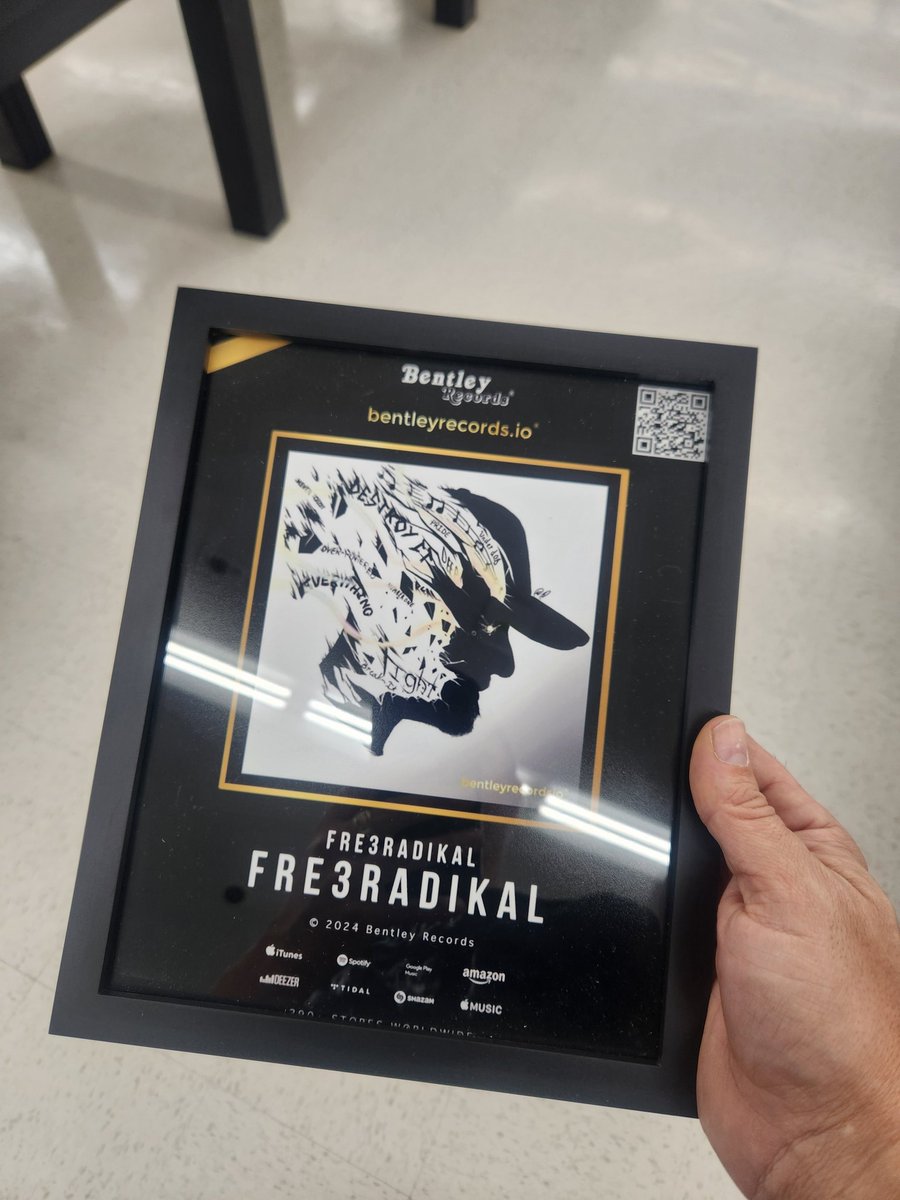 Fre3Radikal's tweet photo. @BentleyRecords #Fre3Radikal #bentleygangworldwide #bentleyrecordsred #bentleyrecordsgang #bentleyrecords
#newmusic #newrapper #viral #GetCrackin  #rap #rapper #singer #songwriter #hiphop #follow #rapmonster #rap #recordlabel #rnb #rapmusic #recordingstudio #rapper https://t.co/yl5Uy3DDJX