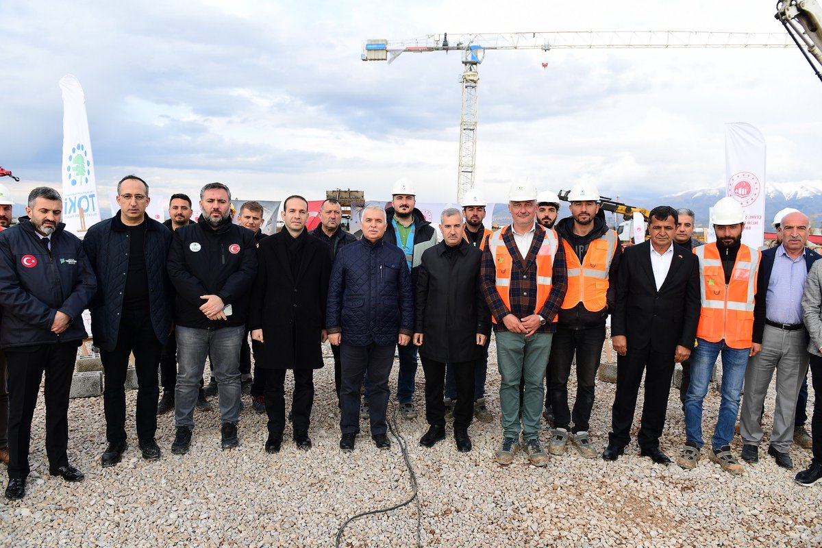 “Yüzyıllık Felaket, Dinmeyecek Bir Acı”

Başkanımız Sn.<a href="/mehmetcinar44/">Mehmet Çınar</a>'den Miraç Kandili ve 6 Şubat Depremleri yıl dönümü mesajı;

🌐Haberin Ayrıntıları İçin; yesilyurt.bel.tr/haberler/yuzyi…