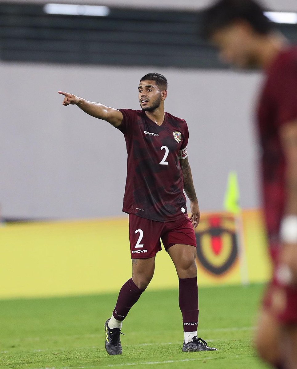 ricardoparacuto's tweet image. “Pipo” Vivas tiene 26 partidos oficiales seguidos sin perder entre club y selección. No sale derrotado de una cancha oficialmente desde hace 16 meses. No lo han expulsado, no ha cometido penales en todo ese tiempo. Metió un penal para ganar un campeonato.
Y sí, a veces es humano.