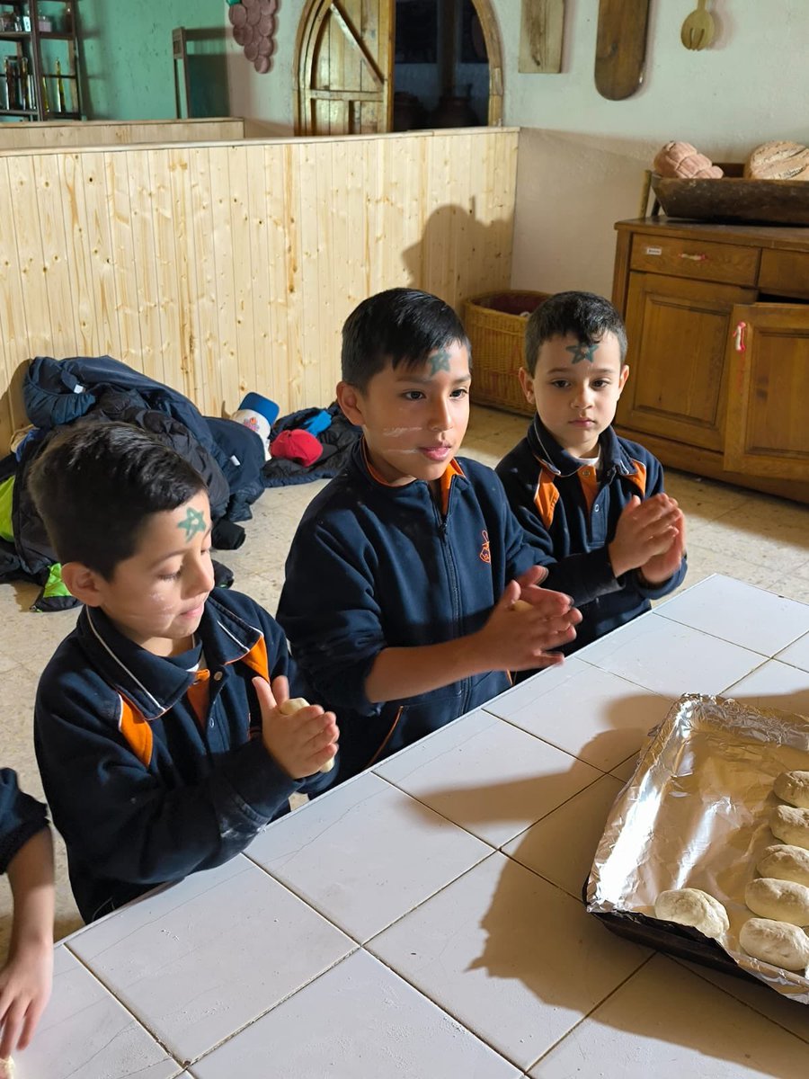 divpasmad's tweet photo. Dentro de nuestro proyecto ABP “Mi pequeño Mundo” los alumnos de primero estuvieron en la Granja-Escuela. Tuvieron un contacto directo con la naturaleza y muchos animales. Aprendieron lo importante que es cuidar de los seres vivos #EQTMD #SomosFranciscanas #ProyectoABP https://t.co/x7b2PyvsUn
