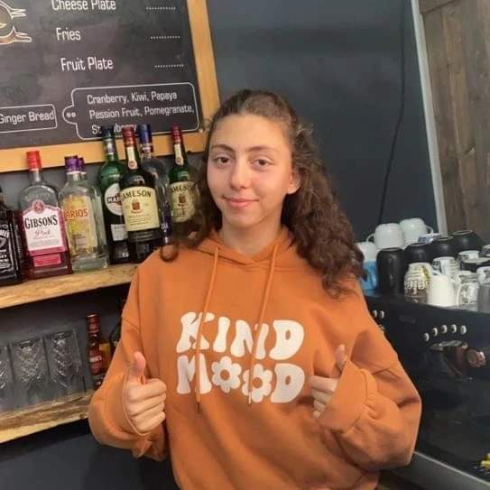 Kıyamet kopali tam bir yıl Serinim. Ama dün gibi herşey.Haberi alışım cığlıklarım.Ah içim yangın yeri gözümün yaşı durmaz.Ah lanet İsias aldı seni teyzem aldı hepsinizi bir tanenizi bile bırakmadı bize ah. Biz nere gidelim napalim.Çaresizliğin en büyüğü #isiasortakdavamız