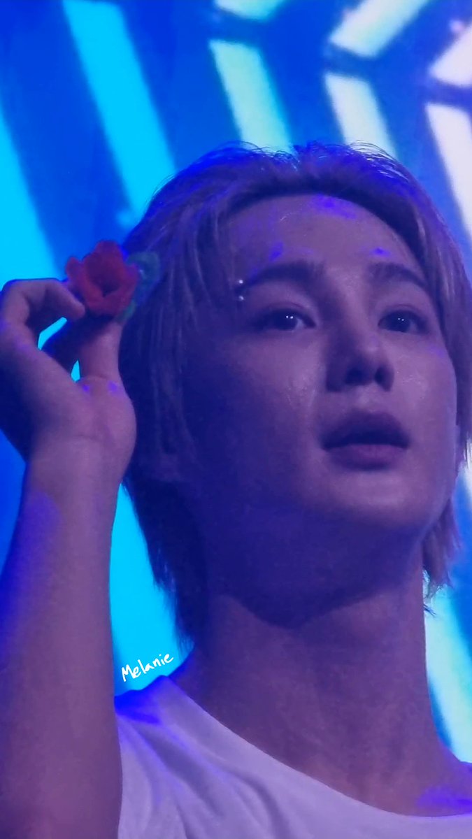 MeIanie_01_'s tweet photo. 240121 concert - Ayno🌹
#VAVinLA #브이에이브이 https://t.co/t1QoHaf5dM