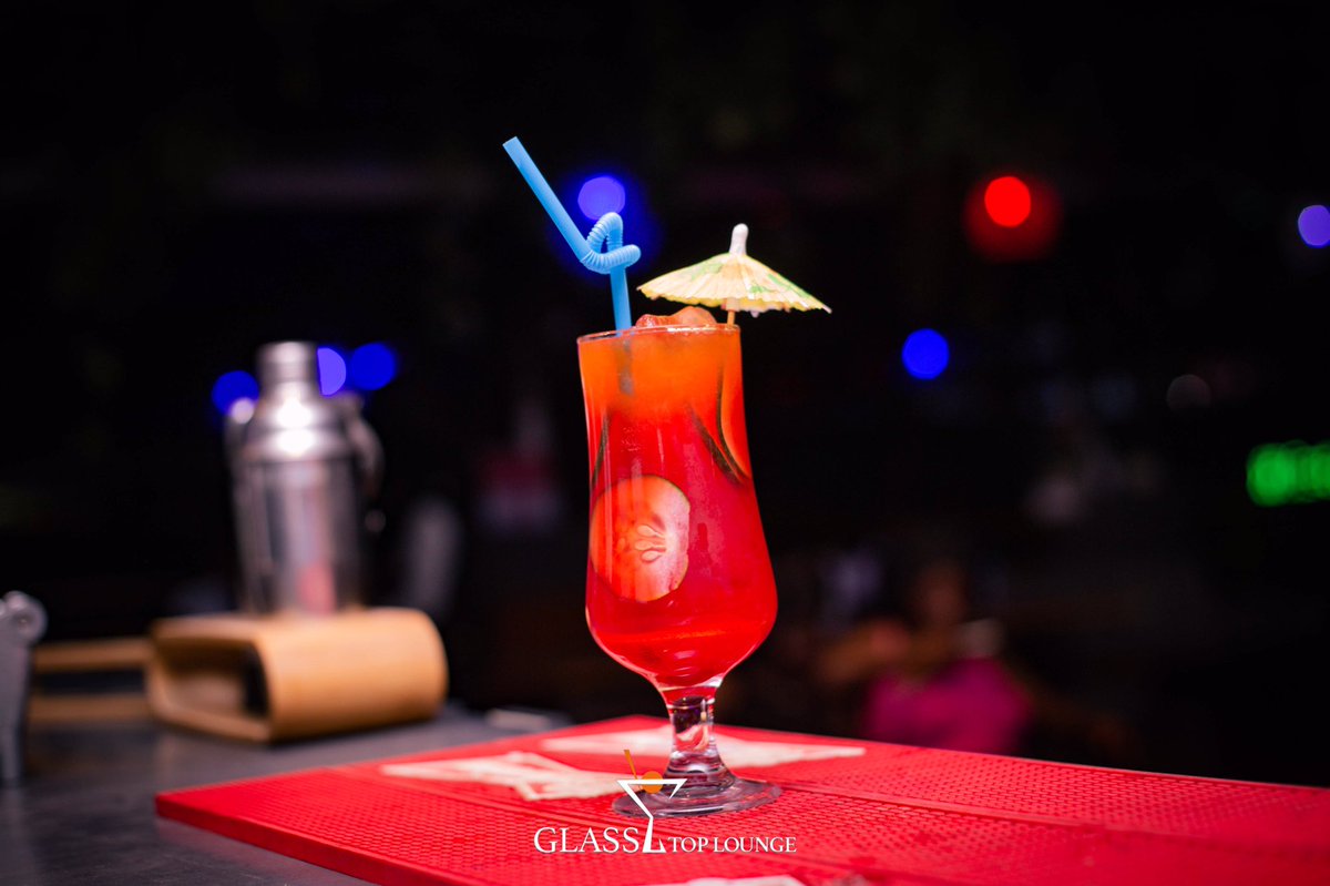 Craving a unique culinary experience? the mouthwatering glasstop chicken and chips, perfectly crispy and full of flavor! Pair it with a cup of our aromatic Arabian tea for a truly delightful feast. Trust us, your taste buds will thank you! 😋🍗☕️ #FoodieHeaven #ArabianDelights