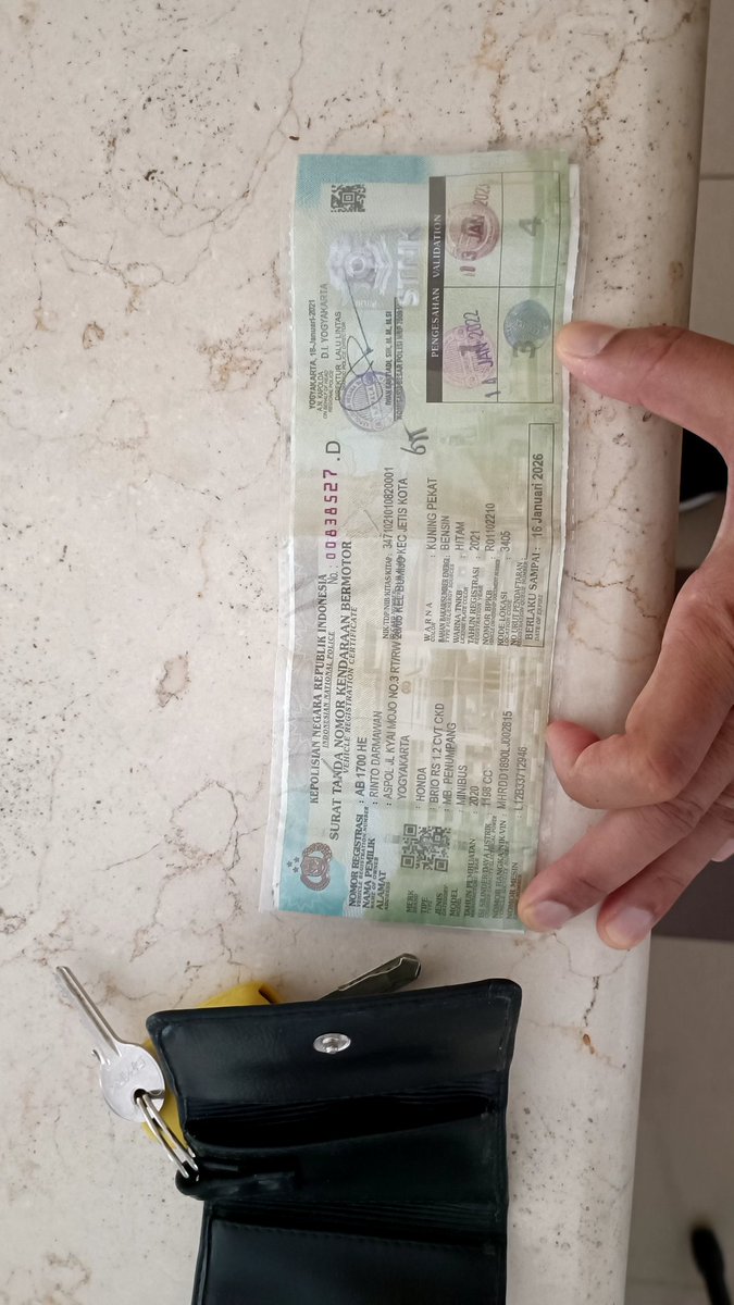 adharul's tweet photo. Semoga STNK AB 1700 HE a.n Rinto Darmawan ini bisa segera sampai ke pemiliknya. Tadi kami temukan di jalan lalu kami titipkan ke SKK (Satpam) Gedung Pusat UGM. @UGMYogyakarta @UGM_FESS @feb_ugm @bemkm_ugm @polresjogja @PolrestaSleman https://t.co/dzJZ8Pd1Yz