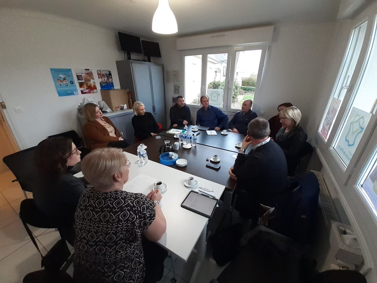 Proximité de la région <a href="/hautsdefrance/">Région Hauts-de-France</a> = au plus près des habitants ici rencontre avec la Team antenne régionale de Saint Pol sur Ternoise avec <a href="/AndreGenelle/">Andre GENELLE</a>