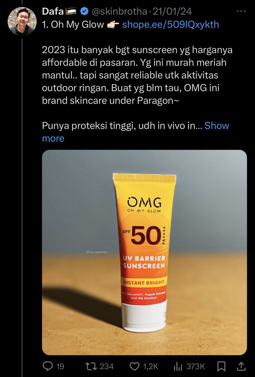 skinbrotha's tweet photo. Gara2 bahas sunscreen OMG eh berujung DIKIRIMIN STOCK BUAT SETAHUN😩🙏 Gw mau cari 30 orang ah yg mau coba UV Barrier Sunscreen OMG~ syaratnya👇

Follow @itsomgbeauty RT &amp; Like tweet ini, reply alasan knp pgn coba sunscreen OMG &amp; hashtag #BlokSinarUV

From this            To this https://t.co/1VfXLedFjt