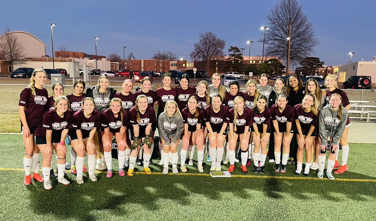 🙌 1st Team pic of Spring Season. 

Beautiful Evening 
Team Chemistry 
Fun Times
Better Together

Go Valor!!!