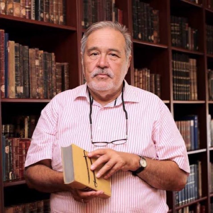 İlber Ortaylı’nın tavsiye ettiği, okumanız ve kitaplığınızda bulunması gereken 25 kitap!

1. Osmanlı İmparatorluğu - Halil İnalcık
2. Doğu-Batı Divanı - Goethe
3. Hafız Divanı - Hafız-ı Şirazi
4. İnce Memed I-IV - Yaşar Kemal
5. Fuzuli Divanı
6. Timurlenk - Beatrice Forbes Manz