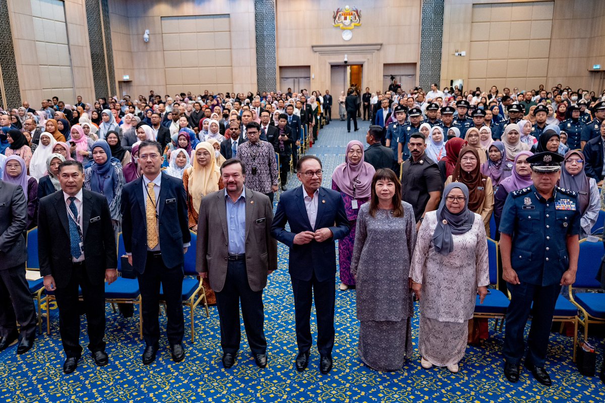 Anwar Ibrahim tweet media