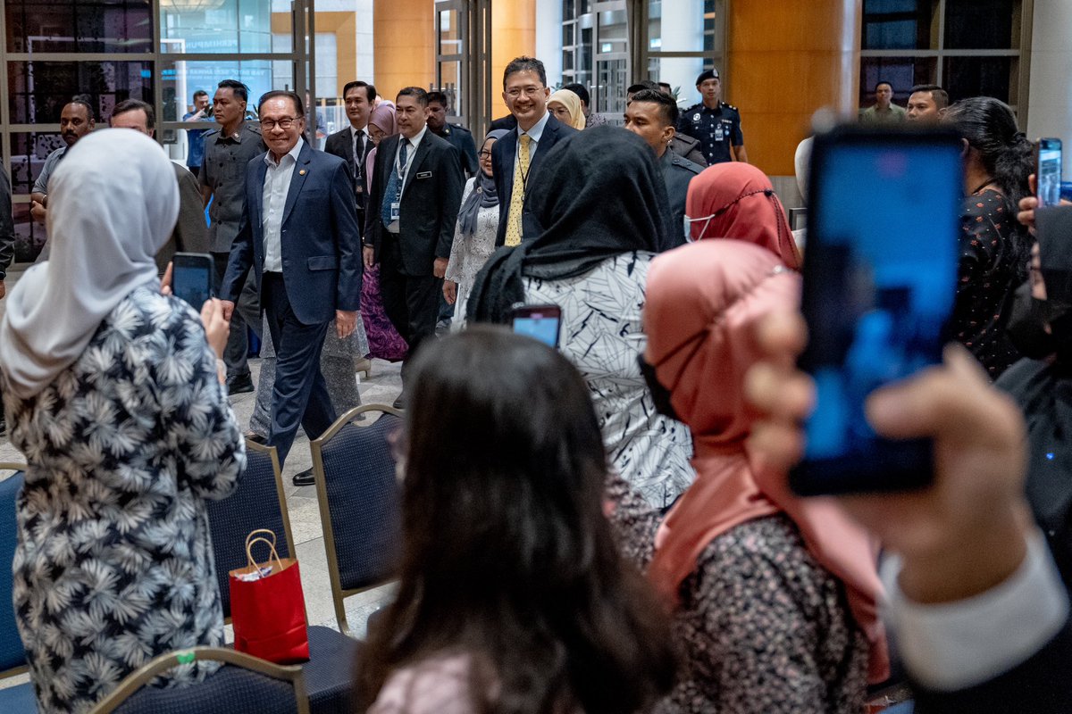 Anwar Ibrahim tweet media