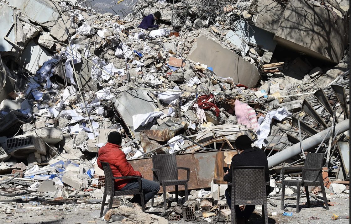 53bin537 can gitti, günlerce o canlara ulaşma umuduyla bekleyenler, yüreğinde o acıyı hissedenler, elinden geleni değil fazlasını yapmak için çaba gösterenler Yüce Yaradan bir daha böyle bir felaketi sizlere göstermesin! Göçüp gidenlerin ruhları şad olsun.  #6subat2023