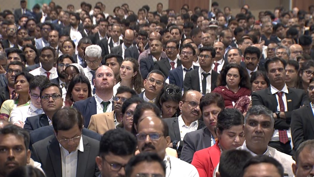 इस वित्त वर्ष के पहले 6 महीनों में भारत की GDP दर 7.5 फीसदी से अधिक हो गई है।

भारत आज विश्व की सबसे तेजी से बढ़ती अर्थव्यवस्था है।

हाल ही में, IMF ने भी ये भविष्यवाणी की है कि हम ऐसे ही तेजी से आगे बढ़ेंगे।

आज पूरी दुनिया के विशेषज्ञ ये मान रहे हैं कि भारत जल्द ही विश्व की