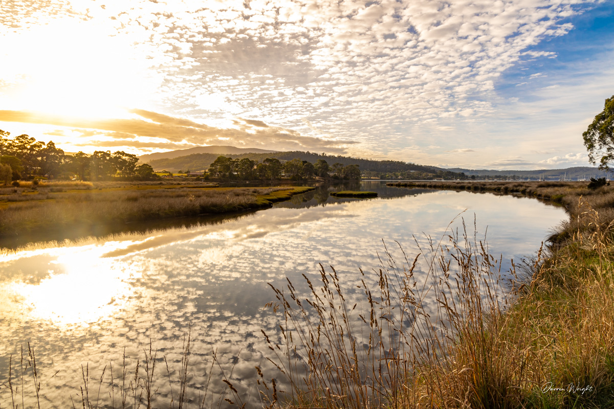 Worth getting out of bed early to catch a Cygnet Coast sunrise

golinks.au/dwphotos
.
.
#lutruwita #southerntasmania #tasmaniaaustralia #cygnet #cygnettasmania #huonriver #huonvalleytas #huonvalleytasmania #tasmanianphotographer #tasmanianphotography