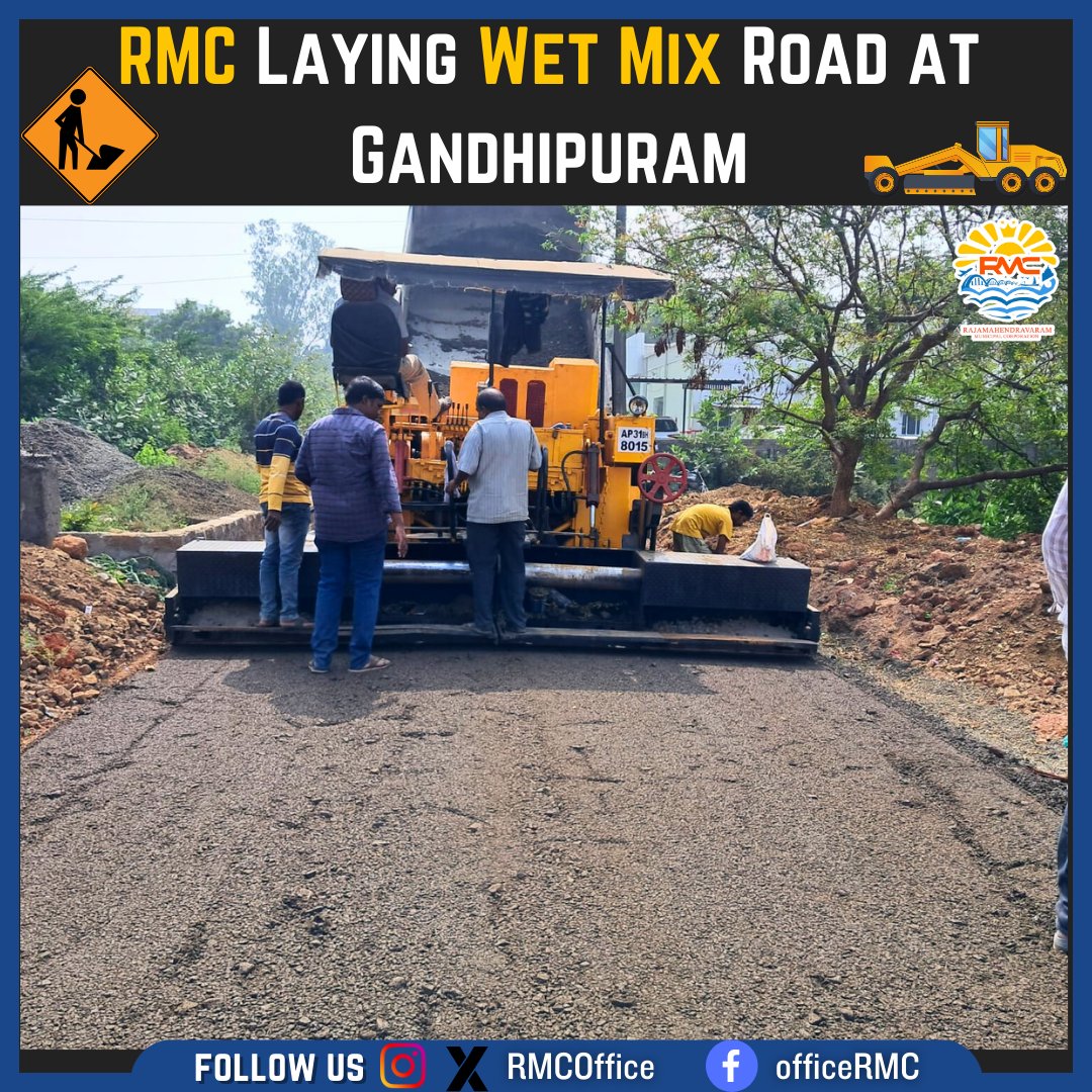 RMCoffice's tweet image. RMC laying wet mix road is under progress at Arya Vysya hostel road connecting of GNT road at Gandhi Puram - 4 in 50th division. #road #underprogress #wetmix #rajamahendravaram #rmc