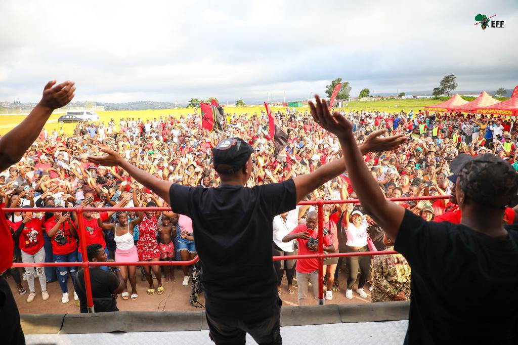 effward06's tweet photo. ♦️In Pictures♦️

CIC @Julius_S_Malema addressing the community of ward 06, Hammardale to the #EFFManifestoLaunch. 

@effward06 is the home EFF

#SiyayaeMosesMabhida https://t.co/jrtHs10yDj