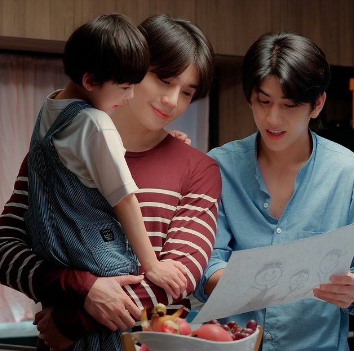 ㅤ
ㅤ
Papa dan Papi dan Bara. 
(⁠*⁠˘⁠︶⁠˘⁠*⁠)
ㅤ
ㅤ