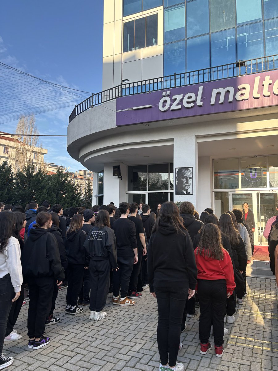 Merkez üssü Kahramanmaraş olan ve birçok ilimizi olumsuz etkileyerek tüm ülkemizi yasa boğan 6 Şubat depreminin birinci yıl dönümünde hayatını kaybeden vatandaşlarımızı anmak için 1 dakikalık saygı duruşunda bulunduk, rahmetle anıyoruz.

#6ŞubatDepremi