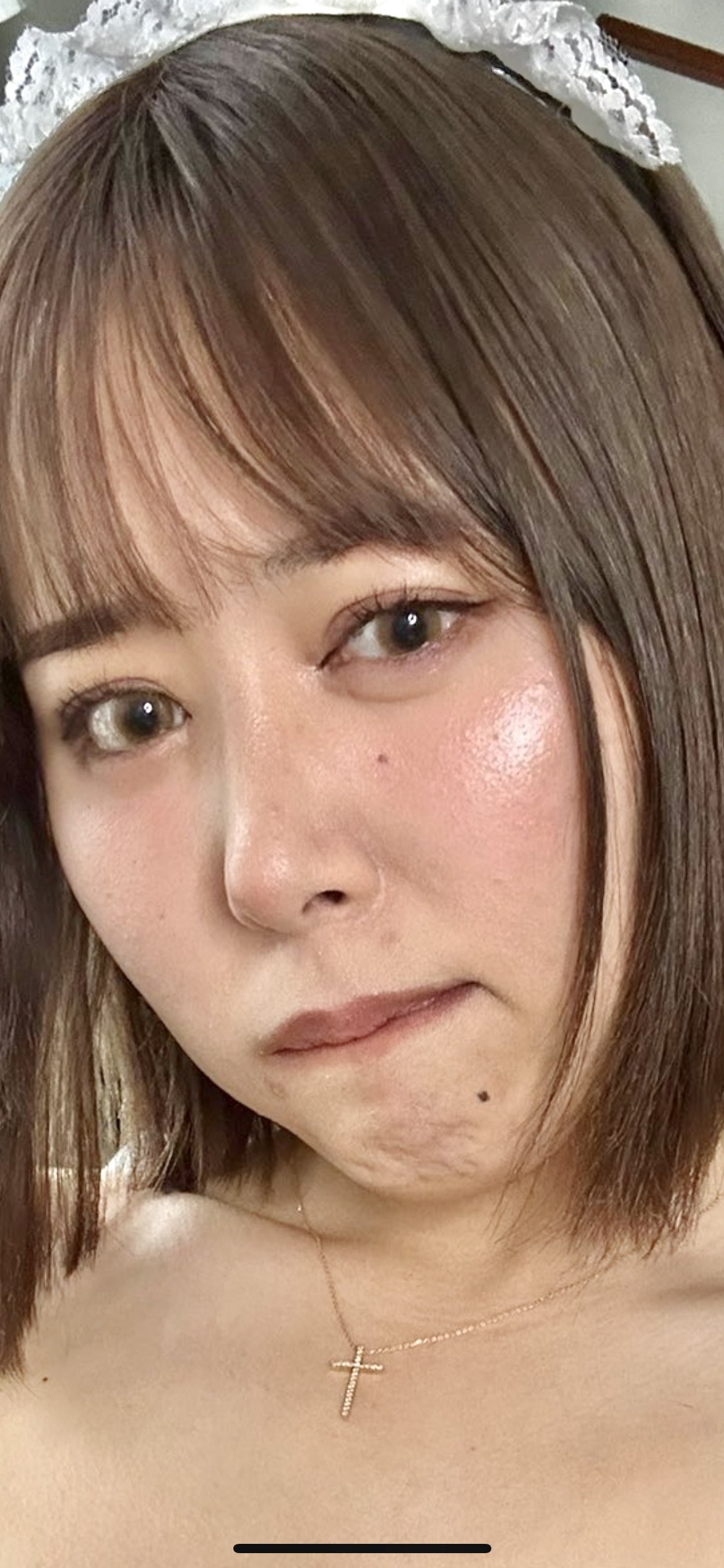エロい熟女の顔  / X
