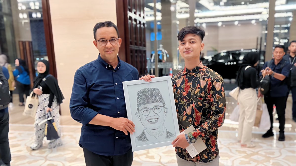 opeopenomiuser's tweet photo. Terimakasih teman2 Twitter semua sudah bantu meramaikan postingan kemarin, gambarnya sukses sampe tangan abah🫶🏻☝🏻 https://t.co/4pafaWHYFm