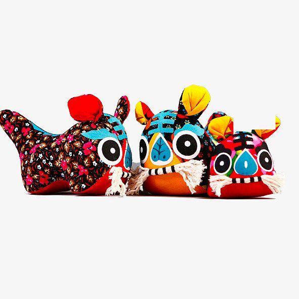 𝐓𝐢𝐠𝐞𝐫-𝐡𝐞𝐚𝐝 𝐒𝐡𝐨𝐞𝐬 Tiger-head shoes, traditionally children's footwear, feature intricate embroidery on the tiger-shaped toe cap. Listed as cultural heritage, they symbolize good luck and ward off evil. There is a fairytale behind. (in ALT) #FairyTaleTuesday