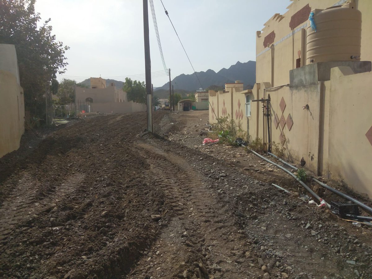 سالم الخصيبي 86 (@salim8657) on Twitter photo @nama_service
<a href="/Oman_GC/">التواصل الحكومي</a>
<a href="/moigovom/">وزارة الداخلية - سلطنة عُمان</a>
<a href="/alufuq2222/">عبدالله الحمحامي</a>
عندما نتحدث عن المصلحة العامة والعمل المؤسسي المتكامل بين الوحدات المختلفة لتسهيل حياودة المواطن وإظهار جمالية الإنجاز تظهر هذه المعوقات التي ترونها في الصورة
هل يصح ان يبقى عمود الكهرباء في منتصف الطريق لتعطيل عمل الشركة واعاقة . @nama_service
<a href="/Oman_GC/">التواصل الحكومي</a>
<a href="/moigovom/">وزارة الداخلية - سلطنة عُمان</a>
<a href="/alufuq2222/">عبدالله الحمحامي</a>
عندما نتحدث عن المصلحة العامة والعمل المؤسسي المتكامل بين الوحدات المختلفة لتسهيل حياودة المواطن وإظهار جمالية الإنجاز تظهر هذه المعوقات التي ترونها في الصورة
هل يصح ان يبقى عمود الكهرباء في منتصف الطريق لتعطيل عمل الشركة واعاقة .