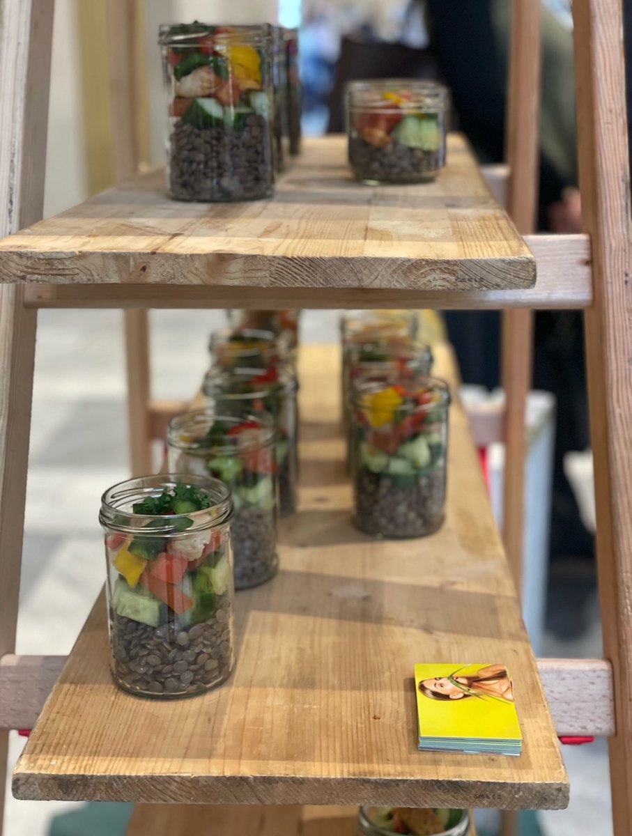 JamesJar2016's tweet photo. 🌈🥗🍴Rainbow #picnic at its best! 
Let’s fill the jar, shake it, eat it, love it!

#HealthyFood by https://t.co/y8rJ3vOPKk https://t.co/wxXNDeOtkc