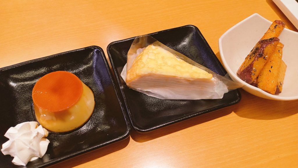 B__dia's tweet photo. 病院の予約時間まで１時間もあるので時間潰しに入ったスシロー！！
ニュイさんはお寿司食べてる!!!www https://t.co/x0tkPO6kvz