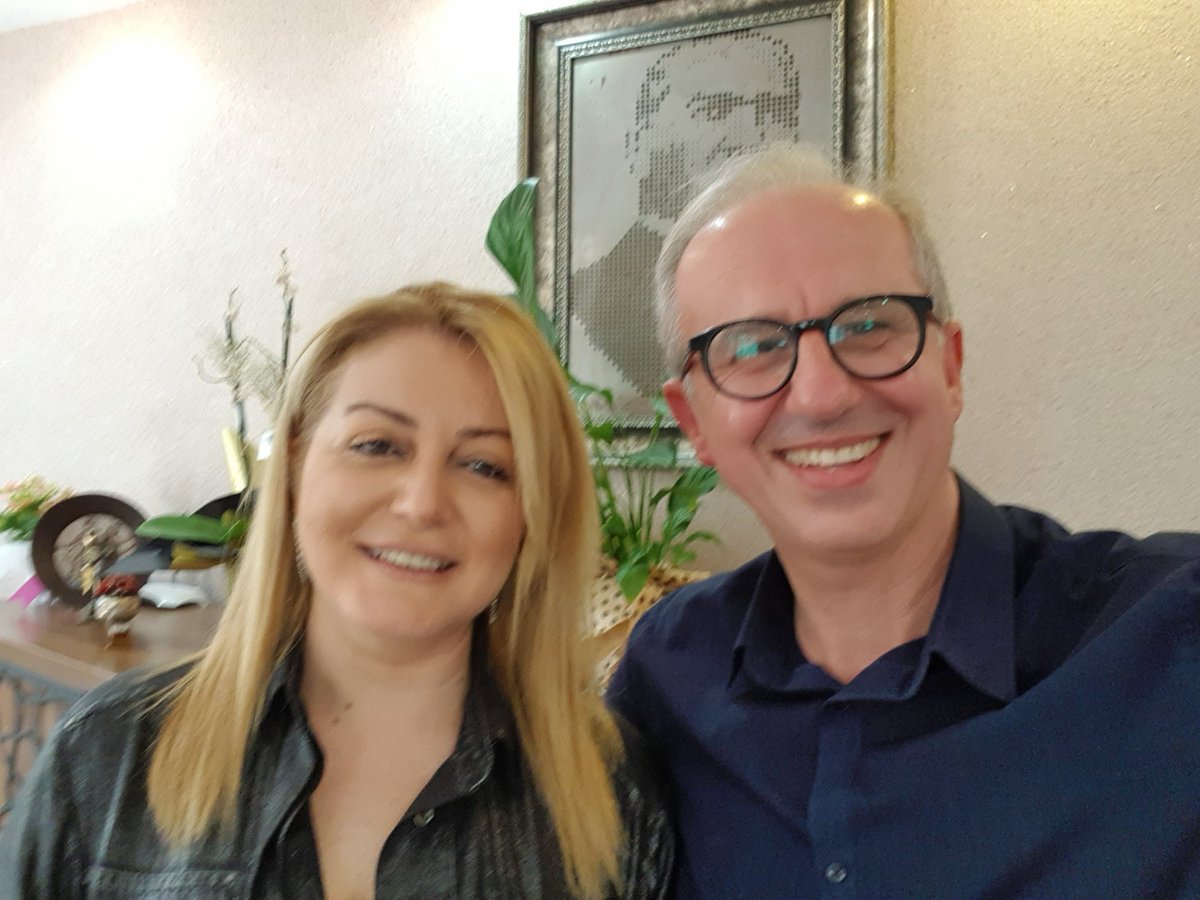 Çok yakın arkadaşım Girne'yi depremde kaybetmiṣtik. <a href="/nehnabiz/">Nehna</a> için onunla bir röportaj olacaktı ve hatta röportaj için fotoğrafı çalıştığı Defne belediye - ofisinde çekmiştik. Ama bu röportaj gerçekleṣmiyecekti çünkü deprem benden önce davrandı ve Girne'yi bizden alıp gitti..