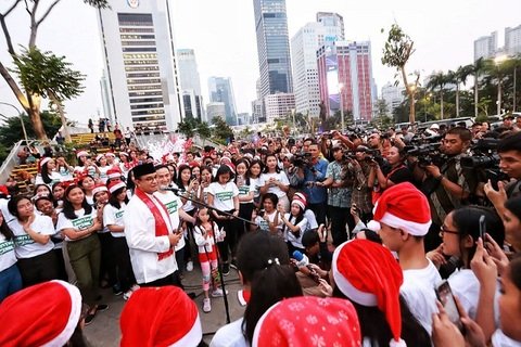 MaxJo777's tweet photo. @v01ceforchange @aniesbaswedan @cakimiNOW @ariefgnwn333 @olpproject @dhitahc Saya Kristen, saya dukung Bang Anies sejak 2017.
Abah jadi Gubernur Jakarta pertama yang bisa menghelat acara Christmas Carol's di ruang publik, beliau juga take care Gereja &amp; rumah ibadat lainnya dengan sangat baik. 
Gerbang Naga di Pecinan salah satu masterpiece Abah. ☝️🇮🇩☝️ https://t.co/VqJQC8kQCF