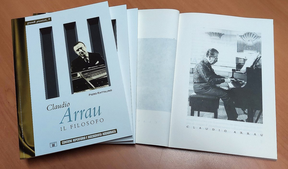 Il 6 febbraio 1903 nasce Claudio Arrau, uno dei più grandi pianisti del Novecento.
Piero Rattalino gli ha dedicato un libro che racconta la sua vita e la sua arte.

Piero Rattalino
CLAUDIO ARRAU. Il Filosofo
zecchini.com/claudio-arrau-… 

#zecchinieditore #ClaudioArrau #arrau #libri