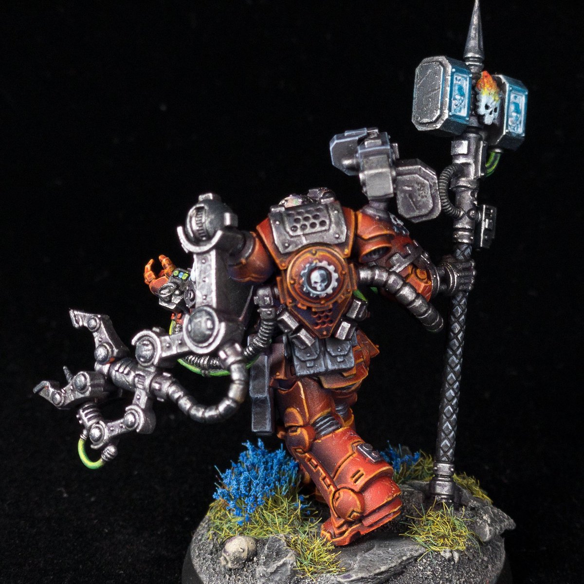 The latest addition to the #SonsOfPrometheus., Salamanders homebrew successors created with @CurlyJo12 

Fun to work with red for a change. Gorgeous sculpt with tons of detail.

#WarhammerCommunity #AlliedAstartes