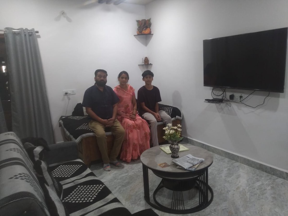 JBPShahdolAmrut's tweet photo. पूरी हो रही आवासहीनों की आस
प्रदेश में सबको मिल रहे पक्के आवास🏠🏠
सिवनी नगर पालिका परिषद में #PMAYUrban योजना के अंतर्गत मिली आर्थिक सहायता से श्री संतोष चौहान ने अपना सर्वसुबिधाउक्त पक्का आवास बना लिया है वह बहुत खुश है #HousingForAll #bharatyadavias #PMAY_MP #PMAYUrbanMP https://t.co/bS2fYMS9Ry
