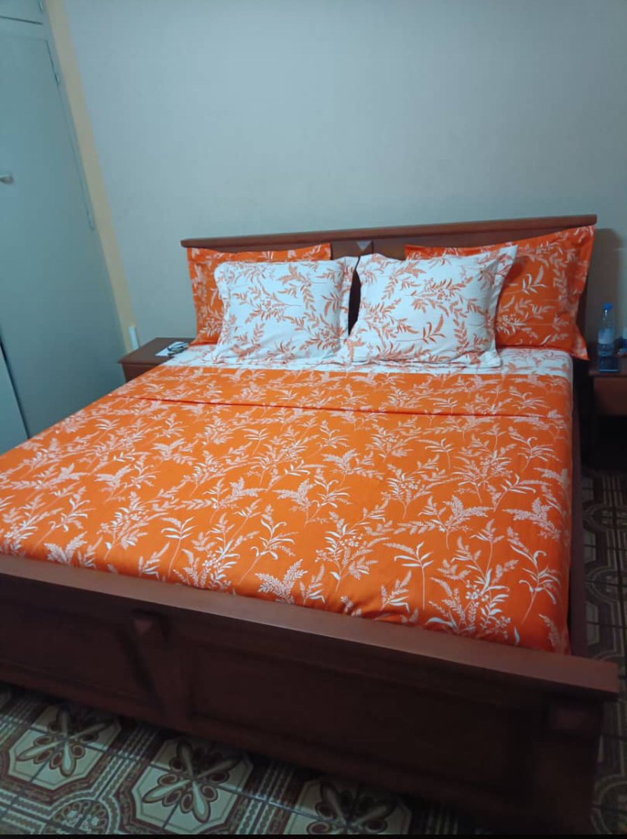 🔥🔥photo réelle 
8500 frs la paire de draps pour lit de 3 places 
Yaoundé et expédition dans les autres villes aux frais du client 
Whatsapp 656930502