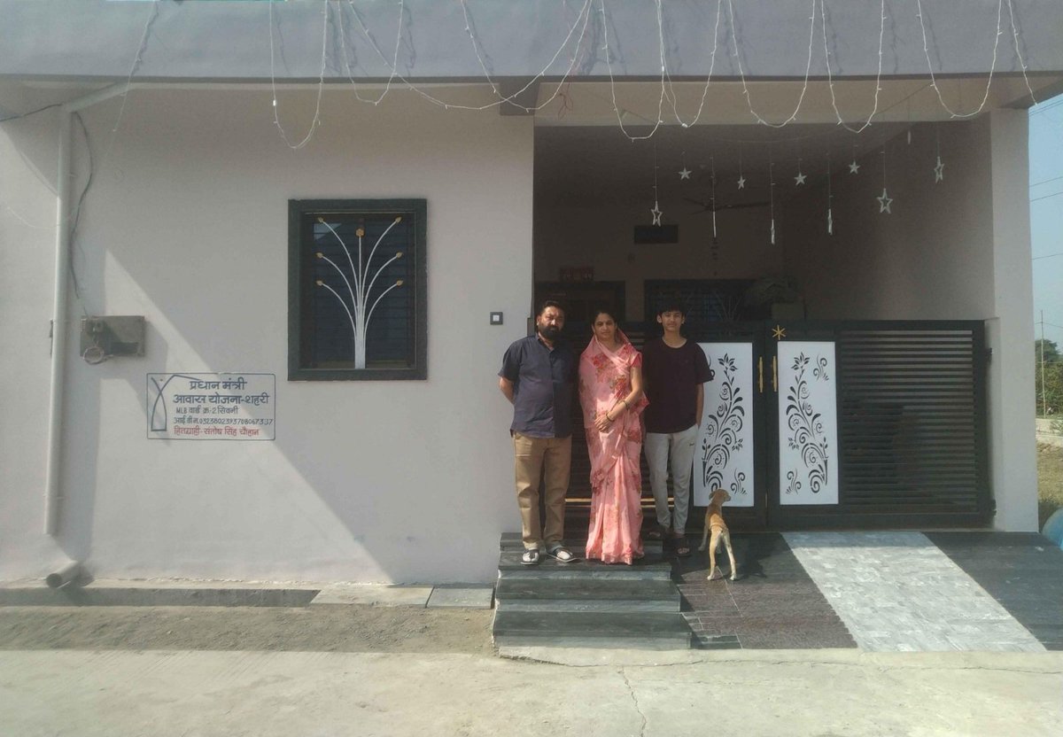 JBPShahdolAmrut's tweet photo. पूरी हो रही आवासहीनों की आस
प्रदेश में सबको मिल रहे पक्के आवास🏠🏠
सिवनी नगर पालिका परिषद में #PMAYUrban योजना के अंतर्गत मिली आर्थिक सहायता से श्री संतोष चौहान ने अपना सर्वसुबिधाउक्त पक्का आवास बना लिया है वह बहुत खुश है #HousingForAll #bharatyadavias #PMAY_MP #PMAYUrbanMP https://t.co/bS2fYMS9Ry