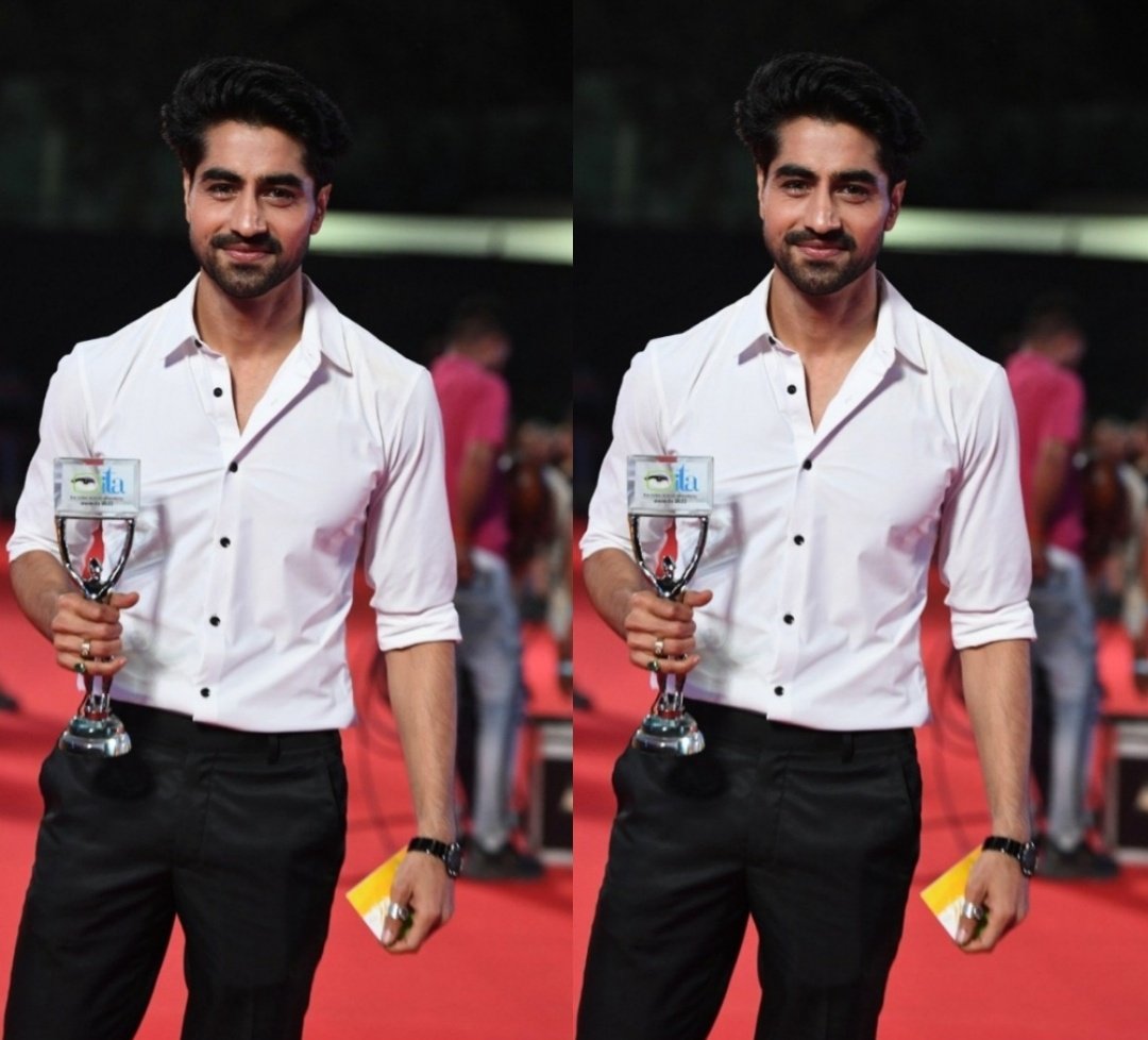 Finally a solo pic of Harshad with ITA2022 🏆
━━━━━━━━━ #HarshadChopda