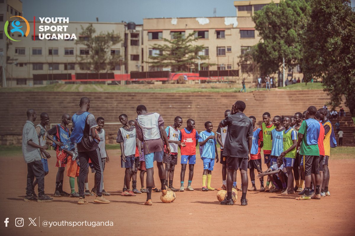 YSUganda's tweet photo. #SpotlightTuesday๐
Econi Denis, a dedicated peer leader from Makindye, shares his journey of using sport to manage emotions & navigate relationship hurdles.
He attributes his mental well-being to life skills he acquired during the first phase of the #gameconnect Project. (1/3) https://t.co/iLUymWvrJX