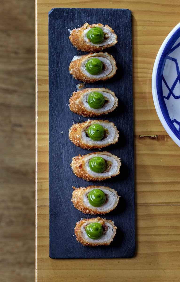 PacoMoralesBar's tweet photo. Perfection is a FLAMENQUIN ๐ฅ๐
FLAMENQUรN IBรRICO edam, pimiento verde y mahonesa de perejil.
ใฐ๏ธ ใฐ๏ธ ใฐ๏ธ
IBERICO FLAMENQUIN
edam, green pepper and parsley mayo
๐๐น ๐๐ฎ๐ฟ ๐ฑ๐ฒ ๐ฃ๐ฎ๐ฐ๐ผ ๐ ๐ผ๐ฟ๐ฎ๐น๐ฒ๐
#ElBardePaco #bardePM https://t.co/s8MwfuFXz2