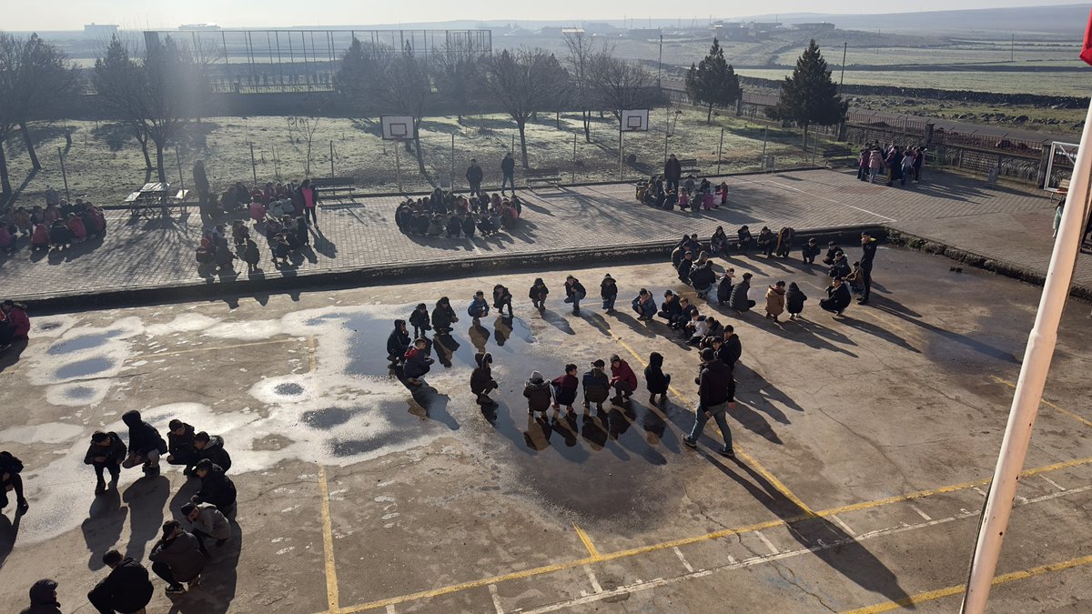 AlabasImam's tweet photo. 6 Şubat 2023 tarihinde Kahramanmaraş merkezli depremde vefat eden vatandaşlarımıza  allahtan rahmet diliyoruz. Bu  kapsamda okulumuzda deprem tadbikatı yapıldı . Vefat eden vatanlaşlarımız için  ise  1 dakikalık saygı duruşunda bulunuldu.

@CinarMEM21 
@AydnOKAN4 https://t.co/FYW5bB5CFs