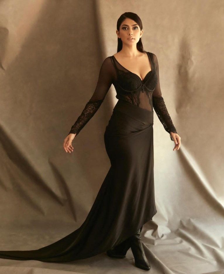 Beauty in black, #MrunalThakur 
<a href="/mrunal0801/">Mrunal Thakur</a>