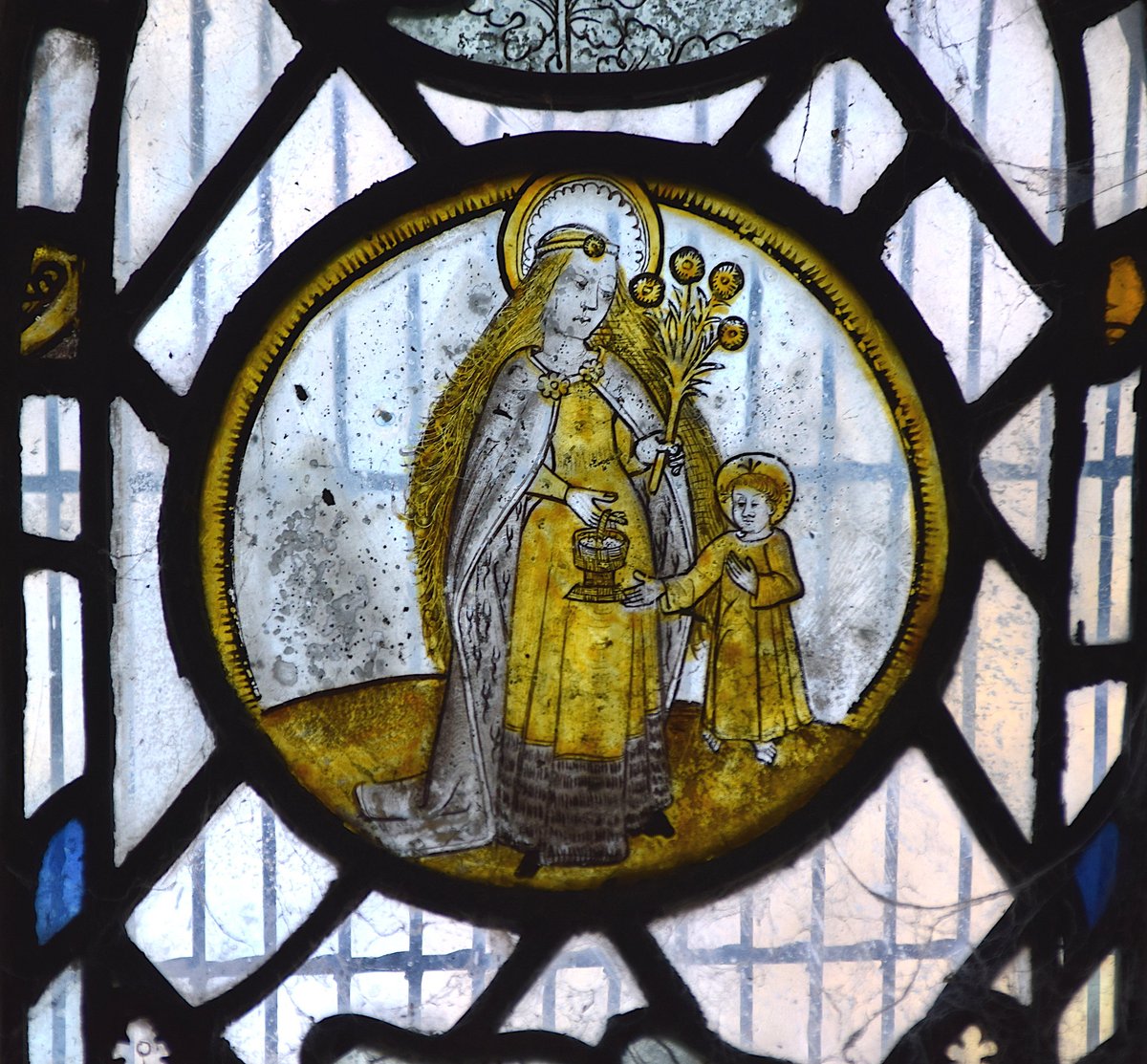 TheSimonKnott's tweet photo. Today's the feast of St Dorothy, 4th Century martyr. In her legend she is killed, but then sends a basket of fruit and flowers to her accuser by way of a small boy, who turns out to be the Christchild. A roundel at South Elmham All Saints, Suffolk.

SE AS: https://t.co/DOSDSInPKr https://t.co/fnN0FMlmMJ