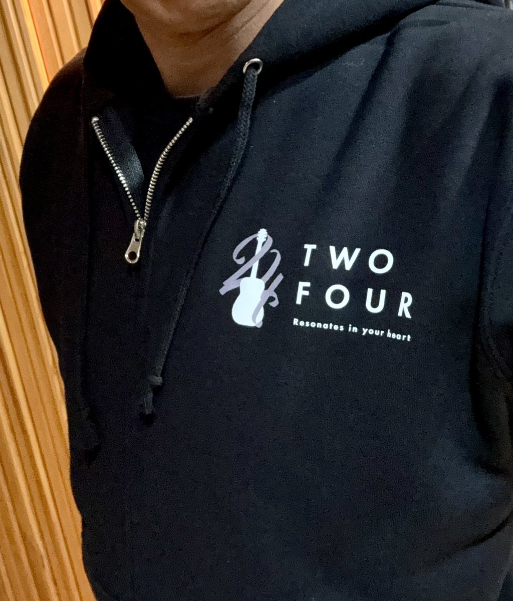 Nishi_Nishiyama's tweet photo. 【 裏起毛ジップパーカー 】 
2024年Ver. 到着しました！✨

オーダーしてくださった方には、本日発送いたします！

現状の在庫は 【 Lサイズ 1枚 】のみです。早い者勝ち✨

下記URLよりご購入してくださいませ👇👀
https://t.co/5K1TMdcm5v

#西山隆行
#24TwoFour
#今年のアイテム第1弾
#裏起毛ジップパーカー
#新ロゴデザイン