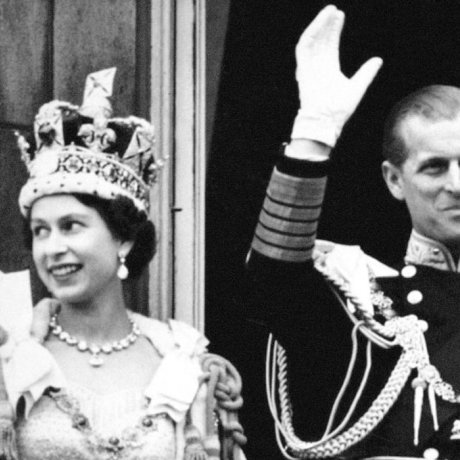 SpectraPak's tweet image. #ThisDayInHistory
#6thFeb

𝐐𝐮𝐞𝐞𝐧 𝐄𝐥𝐢𝐳𝐚𝐛𝐞𝐭𝐡 𝐈𝐈'𝐬 𝐀𝐜𝐜𝐞𝐬𝐬𝐢𝐨𝐧 𝐚𝐧𝐝 𝐂𝐨𝐫𝐨𝐧𝐚𝐭𝐢𝐨𝐧:

On 6 February 1952, King George VI died following a prolonged illness and Princess Elizabeth immediately acceded to the throne, becoming Queen Elizabeth II and taking